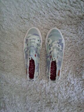 Blowfish Camo Sneakers size 7 Never worn!!